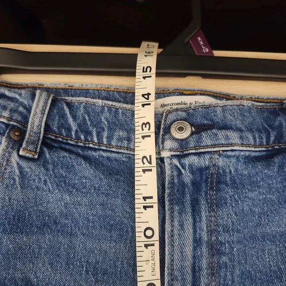 Abercrombie Fitch Size 34 / 18 The Mom Short High Rise Distressed Denim Jeans‎ - Picture 13 of 15
